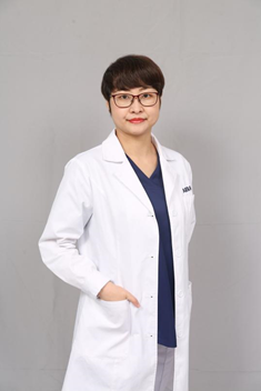 匠心深耕口腔种植修复领域，瑞尔齿科赵红主任赢得顾客信赖